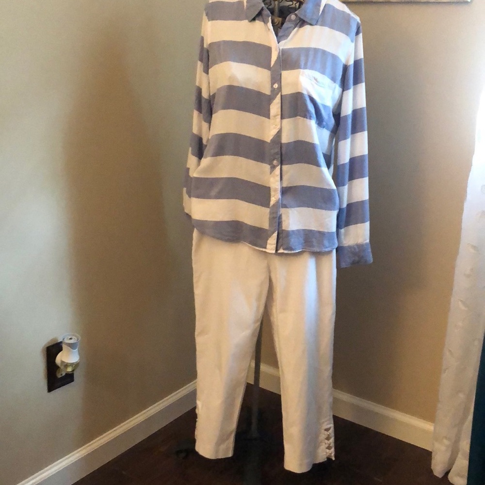 White crop pants